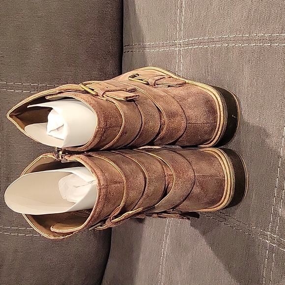 Motorcycle Style Distressed Boot - Picture 4 of 6